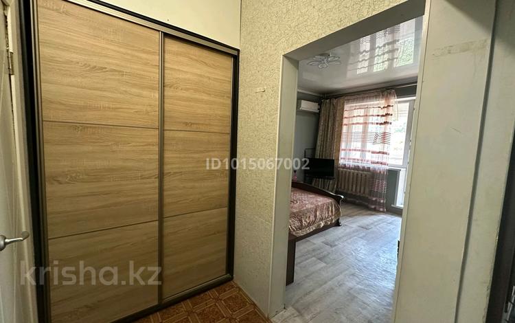 1-комнатная квартира · 35 м² · 3/5 этаж, Утеген Батыр 106 за 220 000 ₸ в Алматы — фото 2