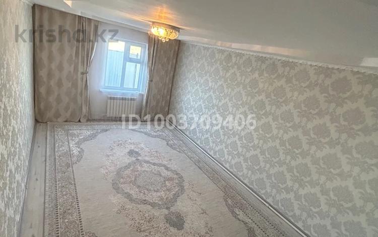 Отдельный дом · 6 комнат · 1000 м² · 10 сот., Акжайык 21 за 18 млн 〒 в Аксае — фото 2