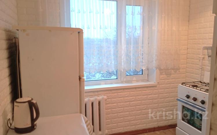 2-комнатная квартира · 44.4 м² · 2/5 этаж, Майкудук, 15 микрорайон 24 за 9.5 млн ₸ в Караганде, Алихана Бокейханова р-н — фото 2