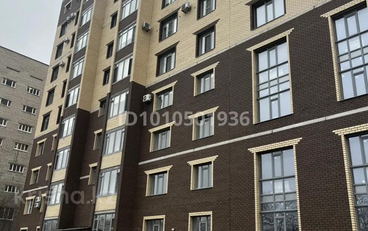4-комнатная квартира · 142.3 м² · 2/10 этаж, мкр 8, Молдагулова 49а за 40.5 млн 〒 в Актобе — фото 4