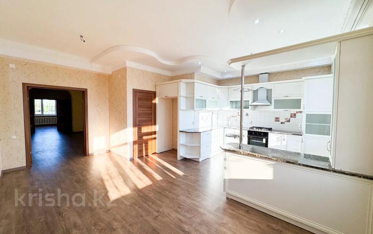5-комнатная квартира · 240 м² · 1/5 этаж, Каратал за 81 млн ₸ в Талдыкоргане — фото 2