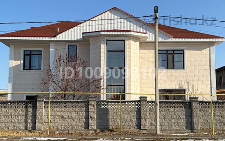 Жеке үй · 6 бөлме · 270 м² · 10 сот., мкр Уркер, ул. Байғозы батыр 32, бағасы: 75 млн 〒 в Астане, Нура р-н — фото 2