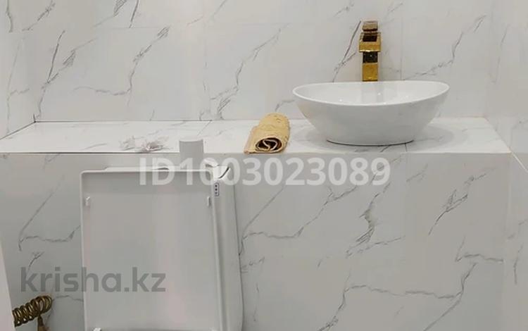 2-комнатная квартира · 65.5 м² · 2/8 этаж, мкр Юго-Восток, Проспект Республики — Казмарт за 34 млн ₸ в Караганде, Казыбек би р-н — фото 2