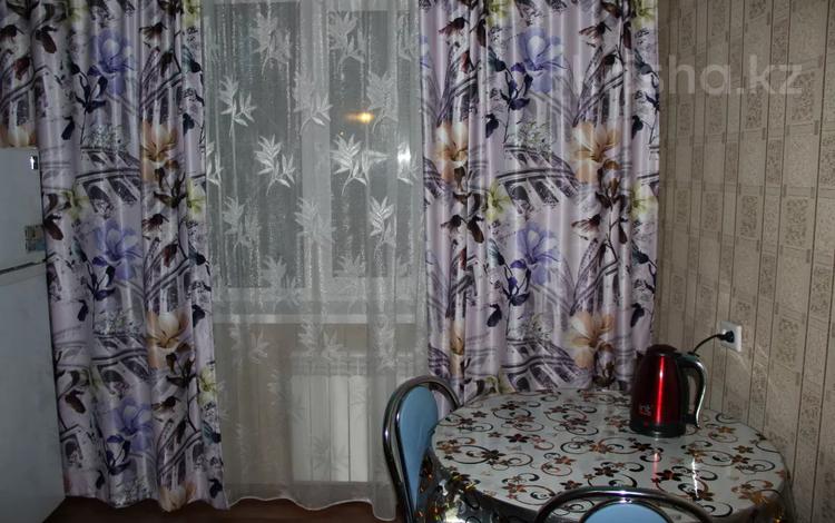 1-комнатная квартира, 34 м² посуточно, Чокина — Кирова за 8 000 〒 в Павлодаре — фото 4