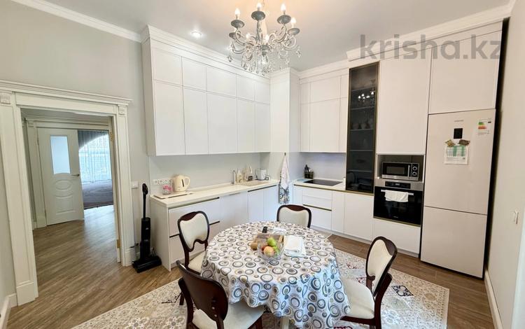 4-комнатная квартира · 148.5 м² · 4/8 этаж, Шамши Калдаякова 4 за 148 млн ₸ в Астане, Сарайшык р-н — фото 18
