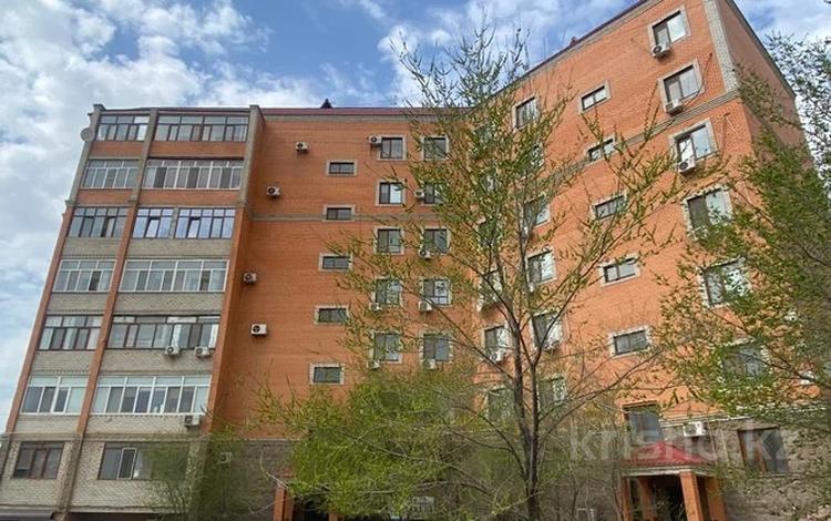 3-комнатная квартира, 101 м², 1/7 этаж, Сатпаева 66 за 44.5 млн 〒 в Атырау — фото 2