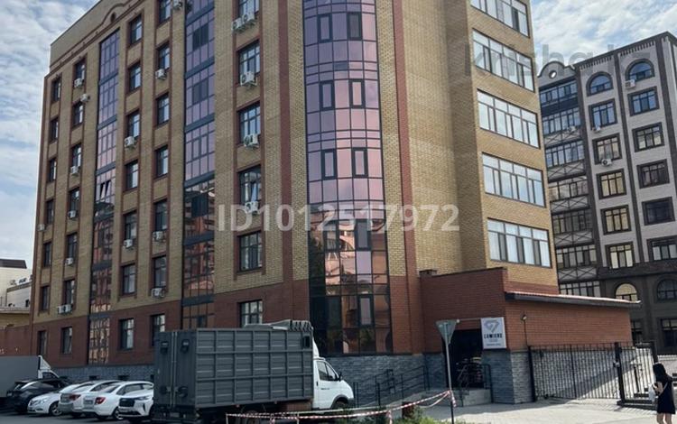 3-бөлмелі пәтер · 107.5 м² · 7/7 қабат, Кабанбай батыра 21в, бағасы: 700 000 ₸ в Семее — фото 2