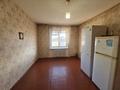 3-комнатная квартира · 64.5 м² · 6/9 этаж, Майкудук, 15й микрорайон за 11 млн ₸ в Караганде, Алихана Бокейханова р-н — фото 2