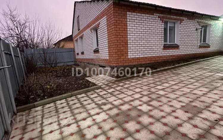 Отдельный дом · 3 комнаты · 96 м² · 3.5 сот., Перевалочно-набережная за 27 млн 〒 в Уральске — фото 2