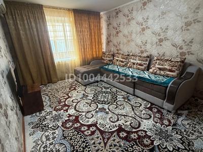 3-комнатная квартира · 75 м² · 4/5 этаж, Казыбек би — Возле Казгюа Орда колледж рядом Жайна базар Аль Асад Ыдыстар уиы за 16 000 〒 в 