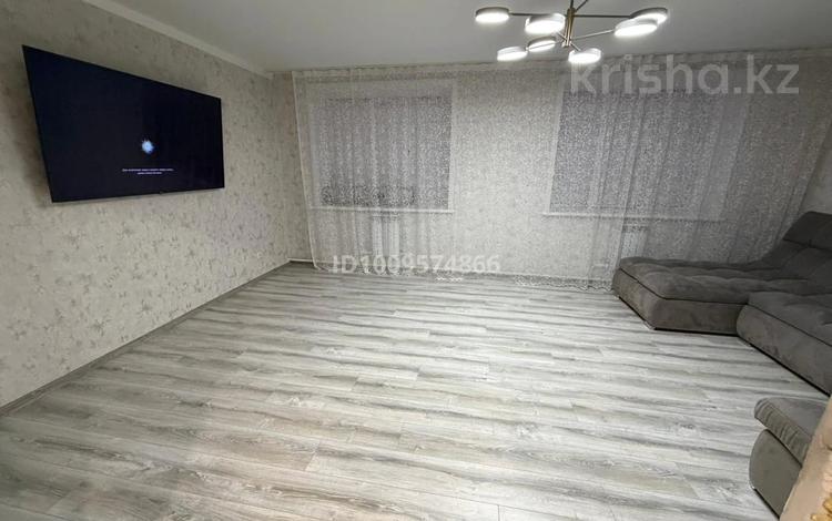 2-бөлмелі пәтер · 63.8 м² · 4/5 қабат, Улица Строителей 40, бағасы: 15.9 млн ₸ в Аксу — фото 2