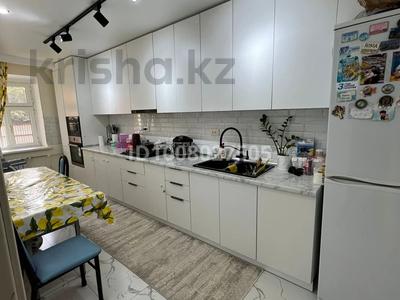 4-бөлмелі пәтер · 80 м² · 1/5 қабат, Центральный ш/а., Азаттык 5б, бағасы: 35 млн ₸ в Атырау, мкр Центральный