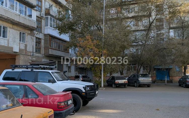 5-бөлмелі пәтер · 98 м² · 4/6 қабат, Абая 99, бағасы: 35 млн ₸ в Жезказгане — фото 3