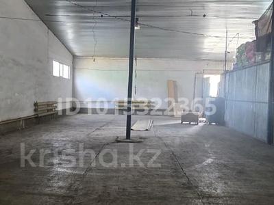 Магазины и бутики, склады · 250 м² за 350 000 ₸ в Актобе, мкр. Курмыш