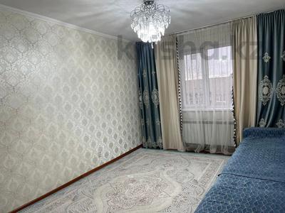 3-комнатная квартира, 64 м², 3/5 этаж помесячно, мкр Айнабулак-2 62 за 250 000 〒 в Алматы, Жетысуский р-н
