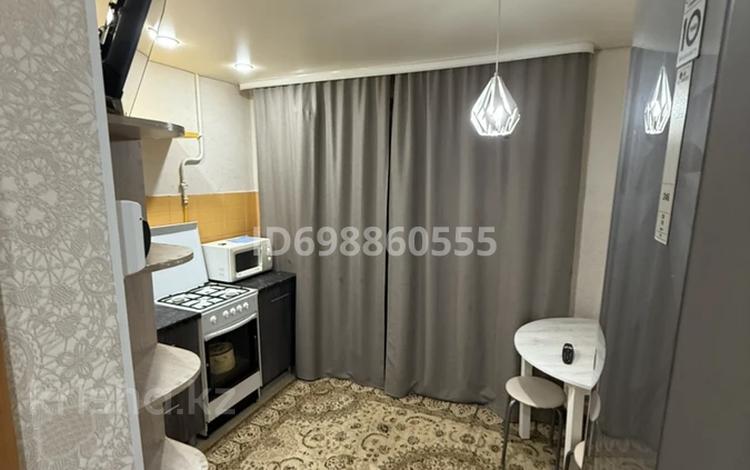 1-комнатная квартира · 40 м² · 1/9 этаж, мкр Омега, Наумова 2 за 135 000 ₸ в Уральске — фото 16