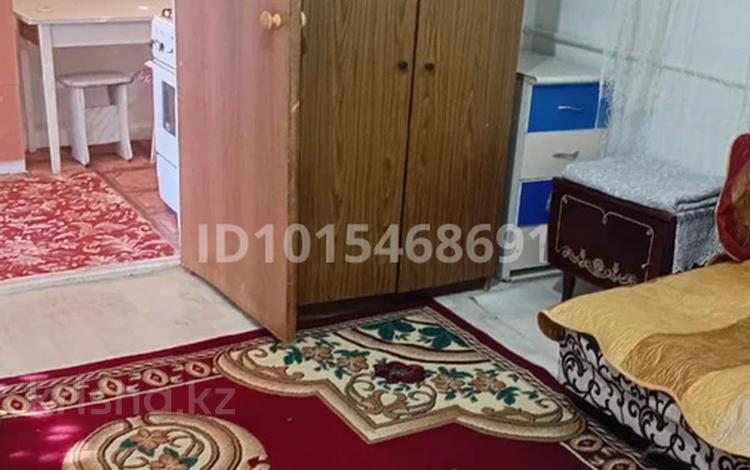 Часть дома · 1 комната · 20 м² · 6 сот., Айбергенова 22А за 35 000 ₸ в Актобе, мкр Москва — фото 2