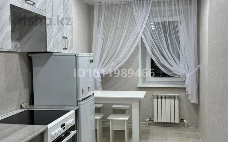 3-бөлмелі пәтер · 86 м² · 2/10 қабат, Мкр. 15 22, бағасы: 37 млн ₸ в Семее — фото 2