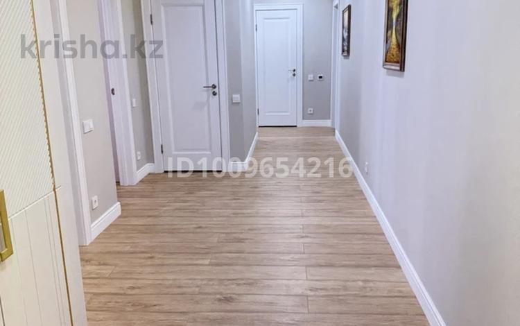 3-комнатная квартира · 109.5 м² · 4/9 этаж, мкр Нурсая, Пр.Абулхаир хана 63/1 за 75 млн ₸ в Атырау — фото 2