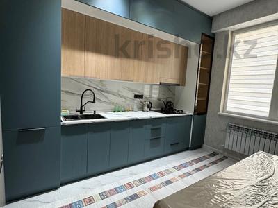 2-комнатная квартира, 80 м², 9/13 этаж, 16-й мкр 85 — Вдоль дороги напротив 19 мкр за 33 млн 〒 в Актау, 16-й мкр 