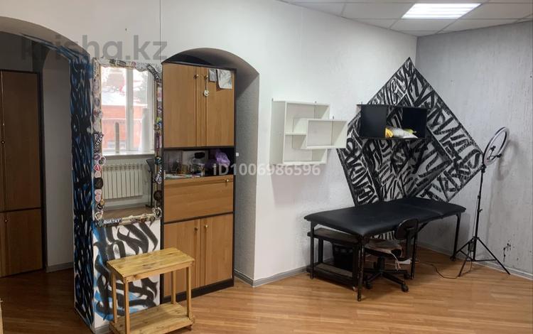 Салоны красоты, кабинеты и рабочие места, студии · 30 м² за 40 000 〒 в Усть-Каменогорске, Ульбинский — фото 2