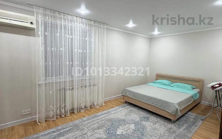 2-комнатная квартира · 50.2 м² · 2/5 этаж, 15-й мкр 46 за 2 500 ₸ в Актау — фото 2
