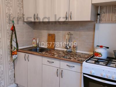 Аренда квартир посуточно в Актюбинской обл.: 1-комнатная квартира · 35 м² · 1/5 этаж, мкр 5, Молдагуловой 8 — Есет батыра за 8 000 〒 1-комнатная квартира · 35 м² · 1/5 этаж, мкр 5, Молдагуловой 8 — Есет батыра за 8 000 〒 в Актобе