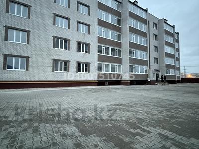 2-комнатная квартира · 63.8 м² · 2/5 этаж, мкр 12, Мкр 12 В,Г Бактыбай Батыра 96 А за 18.7 млн 〒 в Актобе