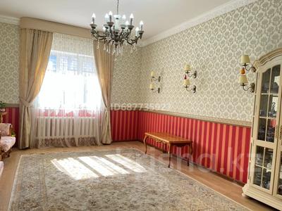 Отдельный дом · 7 комнат · 300 м² · 10 сот., мкр Уркер за 125 млн 〒 в Астане, Нура р-н