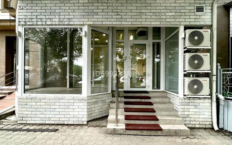 Свободное назначение, офисы, магазины и бутики, салоны красоты, медцентры и аптеки, образование · 223 м² за 495 млн 〒 в Алматы, Алмалинский р-н — фото 10