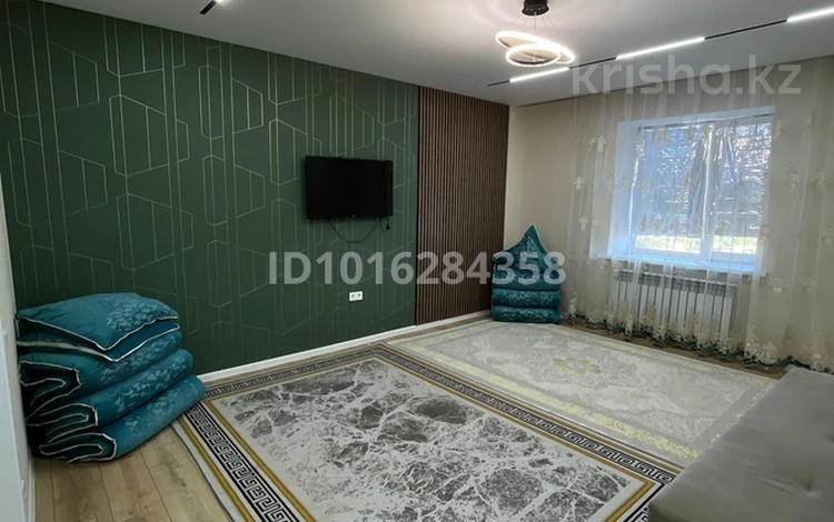 2-комнатная квартира · 72 м² · 5/5 этаж, мкр Северо-Восток 19а за 230 000 ₸ в Уральске — фото 2