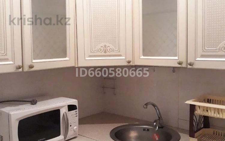 2-комнатная квартира · 45 м² · 2/5 этаж, проспект Азаттык 49 за 120 000 ₸ в Атырау — фото 10