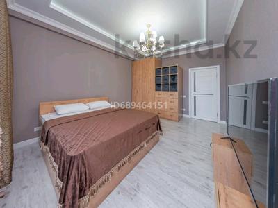 2-комнатная квартира, 80 м², 9/14 этаж посуточно, мкр Шубар, Кабанбай батыра 9/4 — Сарайшык за 20 000 〒 в Астане, Есильский р-н