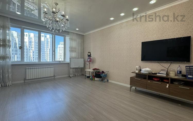 3-комнатная квартира, 130 м², 11/21 этаж помесячно, Аль-Фараби 21