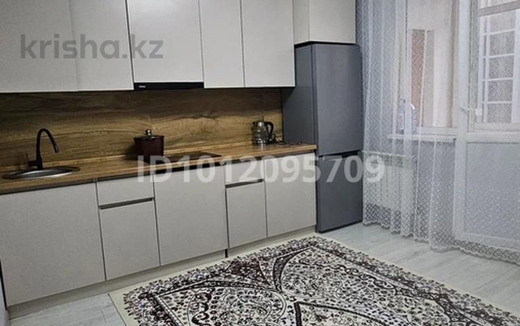 3-комнатная квартира · 105 м² · 5/9 этаж, Нажимеденова 37 за 330 000 ₸ в Астане, Сарайшык р-н — фото 2