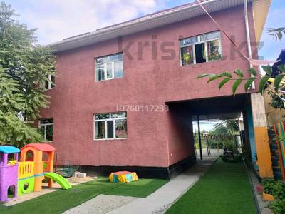 Отдельный дом · 8 комнат · 300 м² · 10.5 сот., Зульярова 128 — Абая Ыбраймолдаева за 90 млн 〒 в Жаркенте