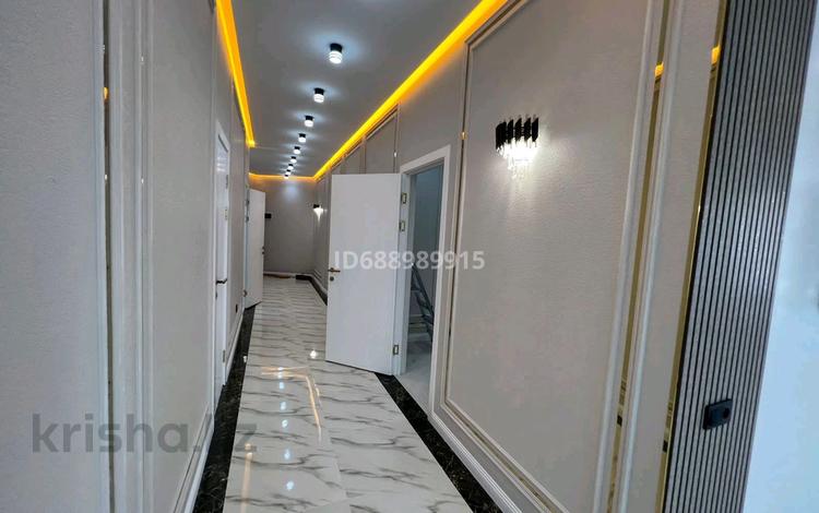 3-комнатная квартира, 100 м², 9/12 этаж посуточно, Кунаева 79 за 35 000 〒 в Шымкенте, Аль-Фарабийский р-н — фото 2