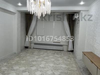 2-комнатная квартира · 70 м² · 3/10 этаж, мкр Нурсая, Абулхаир хана 51 А блое А Блок Б за 300 000 ₸ в Атырау