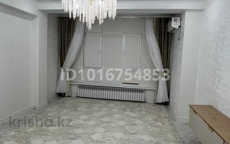 2-комнатная квартира · 70 м² · 3/10 этаж, мкр Нурсая, Абулхаир хана 51 А блое А Блок Б за 300 000 ₸ в Атырау — фото 2