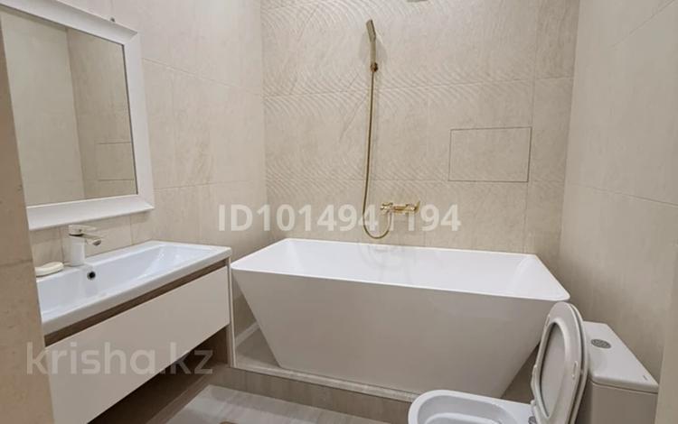 2-комнатная квартира · 76 м² · 11/15 этаж, 17-й мкр, ​17-й микрорайон 6 за 30 000 ₸ в Актау — фото 2