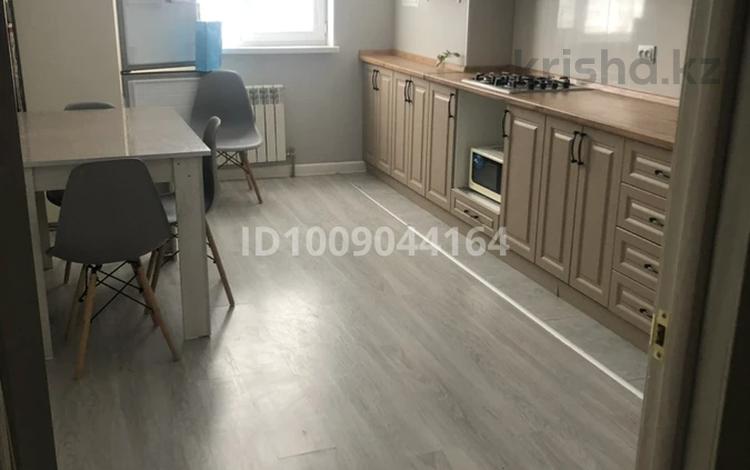 1-бөлмелі пәтер · 56 м² · 8/10 қабат, 16-й мкр 93 — Возле тц Бәйтерек, бағасы: 17 млн ₸ в Актау — фото 2