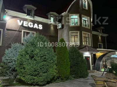 Дом · 8 комнат · 280 м², Саухымбека Турысова 11 — Койгельды - айтеке Би за 85 000 〒 в Таразе