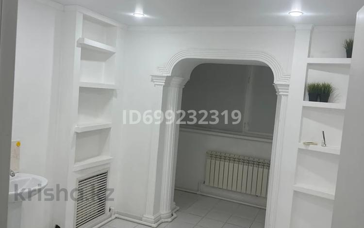Кабинеты и рабочие места, студии · 15 м² за 100 000 ₸ в Уральске, мкр Школьник — фото 2