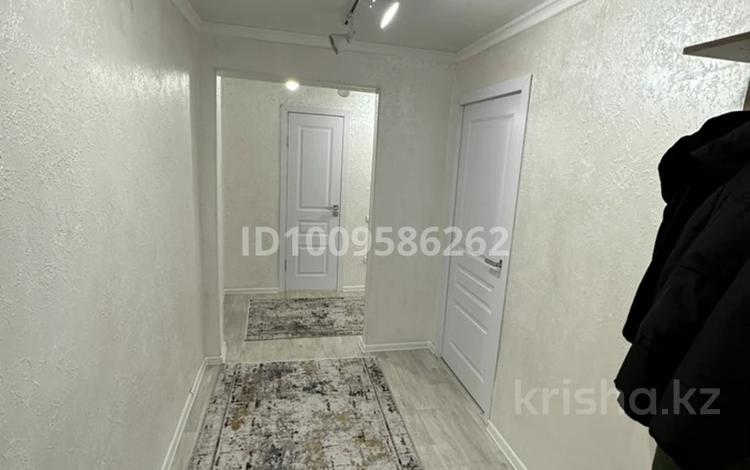 2-бөлмелі пәтер · 52 м² · 1/5 қабат, мкр Центральный, Каженбаева 1 — ул .Махамбета, бағасы: 200 000 ₸ в Атырау — фото 2