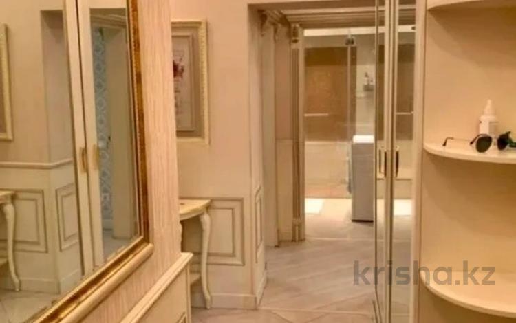 2-бөлмелі пәтер · 62 м² · 2/5 қабат, Кабанбай Батыра, бағасы: 86 млн ₸ в Алматы, Медеуский р-н — фото 2