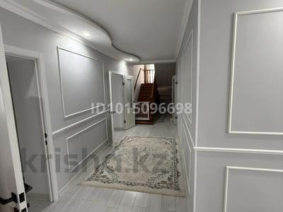 Жеке үй · 5 бөлме · 240 м² · 10 жүзд., Кенесары хан 26, бағасы: 42 млн ₸ в Актобе, жилой массив Акжар-2