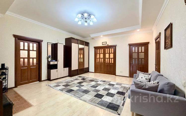 Жеке үй · 6 бөлме · 276.4 м² · 14 сот., ЖМ Интернациональный, ул.Колсай, бағасы: 140 млн 〒 в Астане, Сарайшык р-н — фото 2