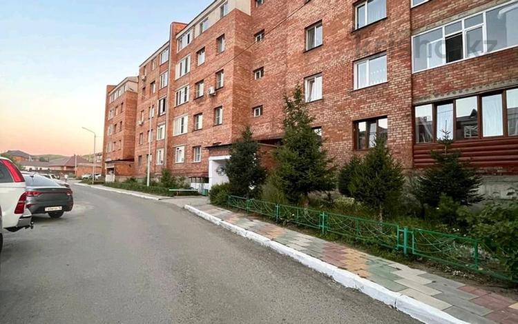 2-комнатная квартира, 60 м², 5/5 этаж, А.Молдогуловой 17/6 за 18.5 млн 〒 в Усть-Каменогорске — фото 12