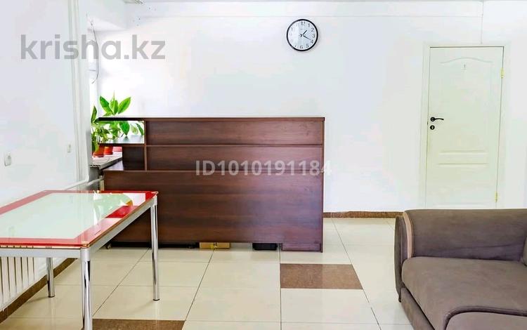 1 бөлме · 21 м² · 2 қабат, Көктем-1 ш/а. 17 — Байтурсунова Темерязева, бағасы: 50 000 ₸ в Алматы, Бостандыкский р-н — фото 2