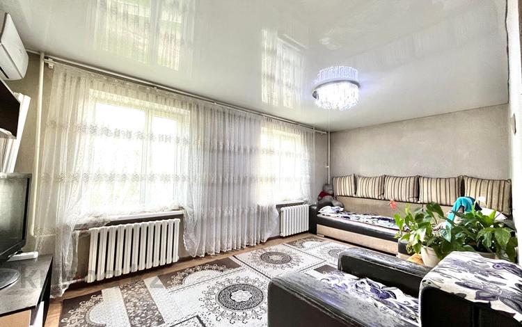 3-комнатная квартира, 58 м², 2/4 этаж, мкр Жетысу за 15.3 млн 〒 в Талдыкоргане, мкр Жетысу — фото 2